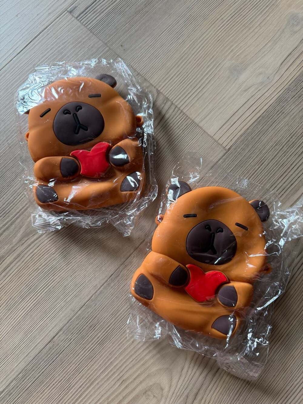 Cute Cartoon Capybara Silicone Crossbody Bag with heart